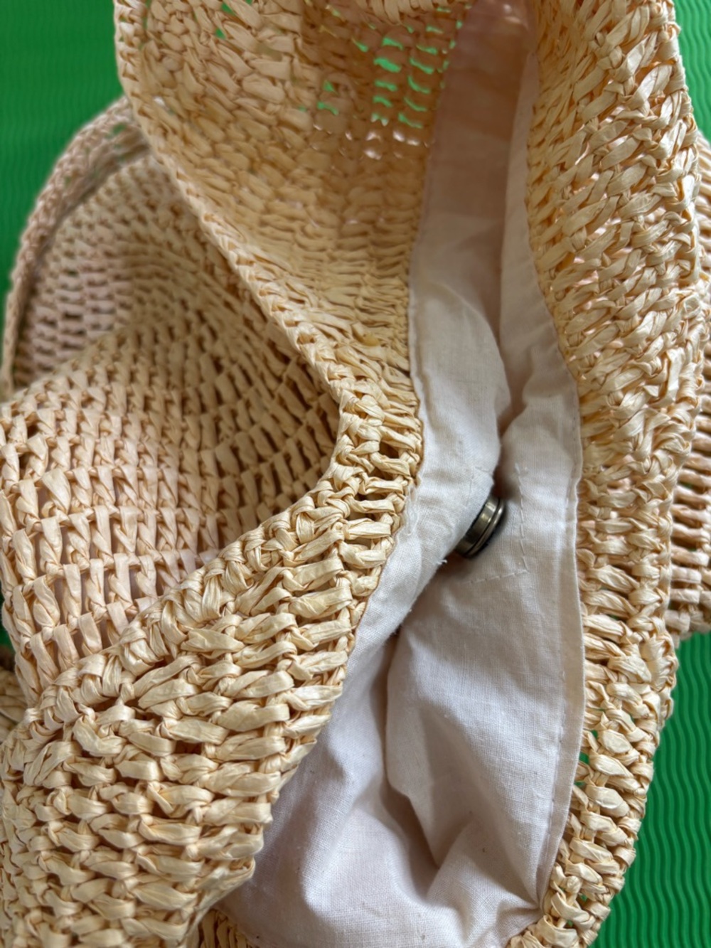 Woven Straw Shoulder Bag with Pink and Yellow Tassels - Picture 5 of 6